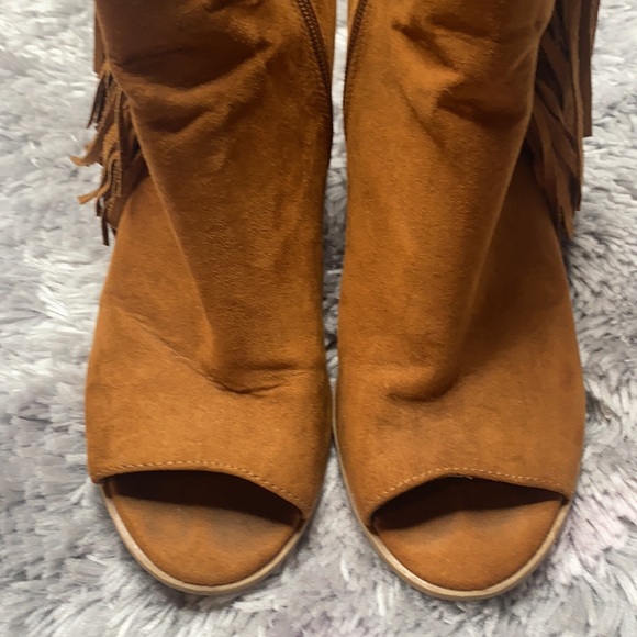 Big Buddha Brown Camel Faux Suede Fringe Open Toe Ankle Heel Booties Size 9 - Picture 4 of 12